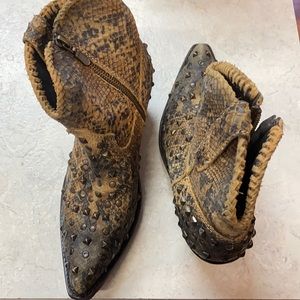 Liberty Black. Size 8. Never Worn.